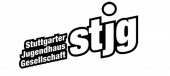 stjg-Logo mit weißer Schrift und schwarzer Umrandung